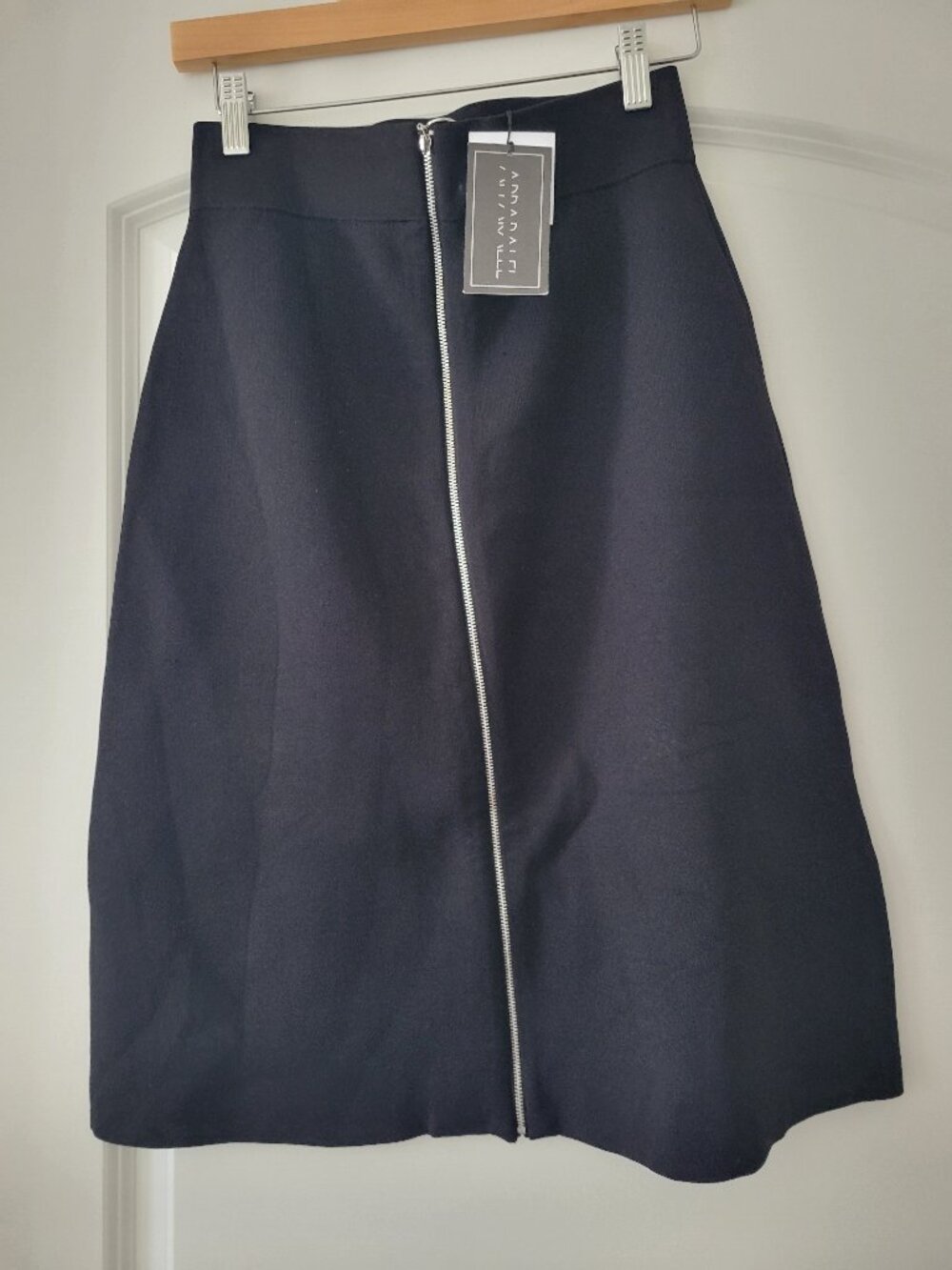 APPARALEL structured black zipper skirt